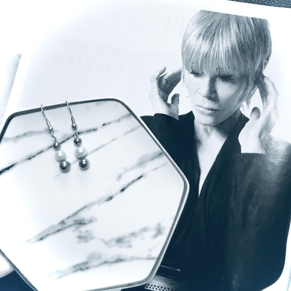 🆕Classy•Chic Silver Hypoallergenic Pearly Beaded Dangles Earrings 4_Pierced👂🏻 - Picture 8 of 15